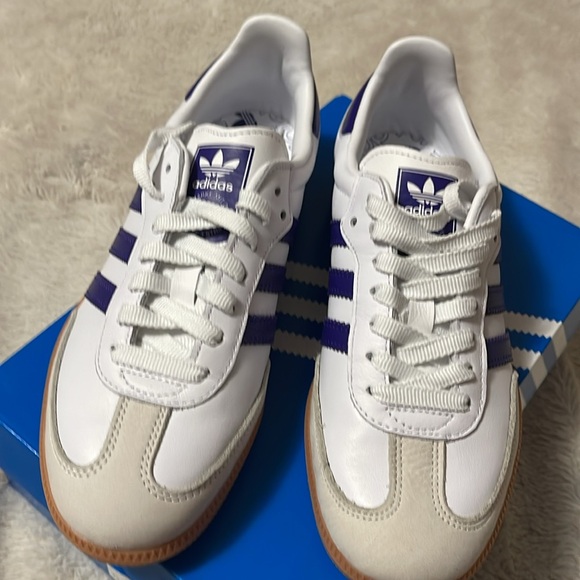 Adidas Samba Shoe - Picture 3 of 9